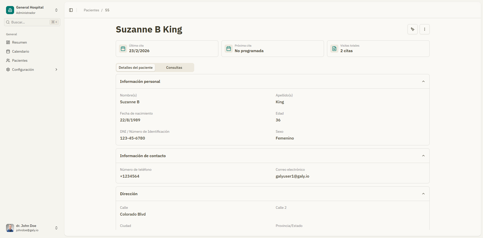 Página de detalles del paciente con encabezado, métricas y pestañas